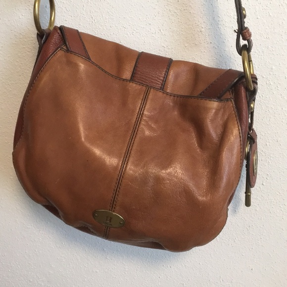 Fossil VRI Saddle Crossbody - Picture 3 of 7